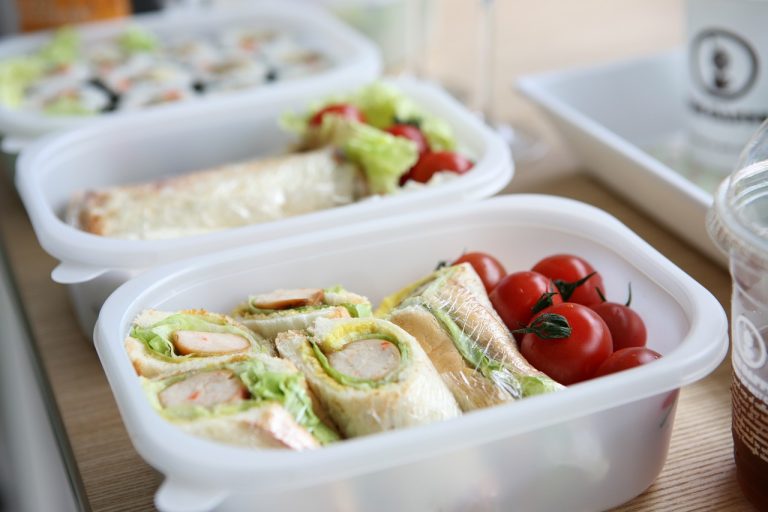 Easy Camping Lunch Ideas for Families: Stress-Free & Delish
